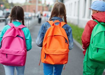 mochilas escolares e a coluna vertebral das crianças - Dr. Alexandre Elias