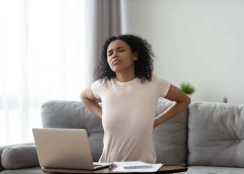 Aumento de dor nas costas na quarentena: a culpa é do sedentarismo - Dr. Alexandre Elias