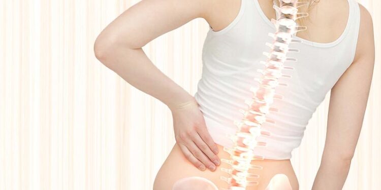 Maus hábitos de postura podem favorecer a escoliose - Dr. Alexandre Elias