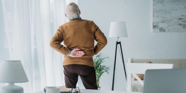 Dia do Idoso e a dor nas costas durante a pandemia - Dr. Alexandre Elias